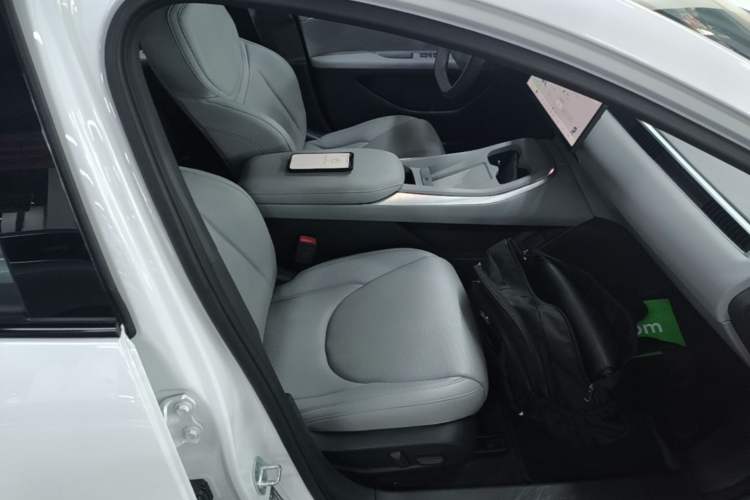 Used XPeng MONA M03 2025 600 with Ultra-Long Range Max Right Front Seat
