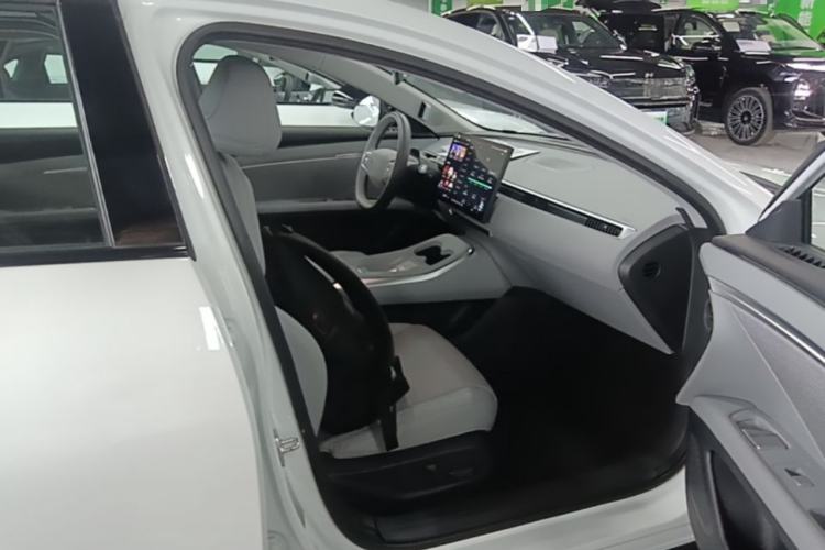 Used XPeng MONA M03 2025 600 with Ultra-Long Range Max Right Front Seat