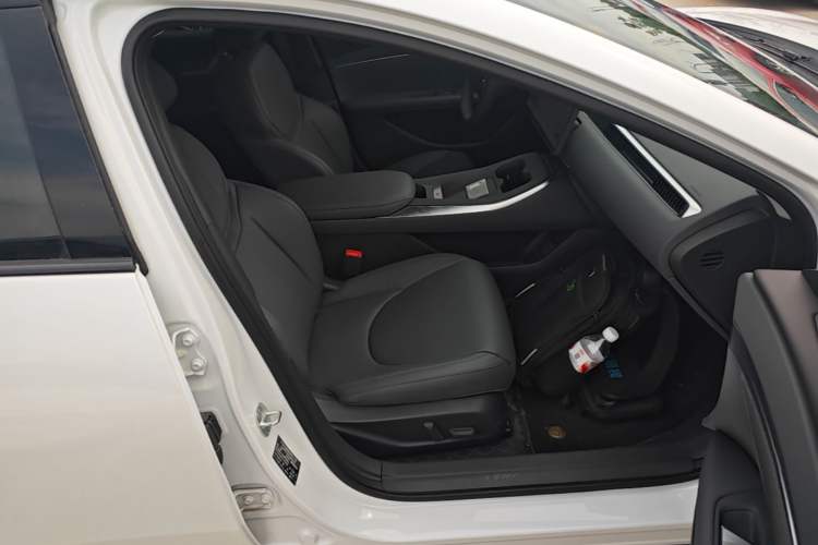 Used XPeng MONA M03 2025 600 with Ultra-Long Range Max Right Front Seat