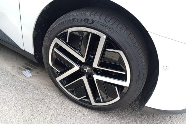 Used XPeng MONA M03 2025 600 with Ultra-Long Range Max Right Front Wheel Hub