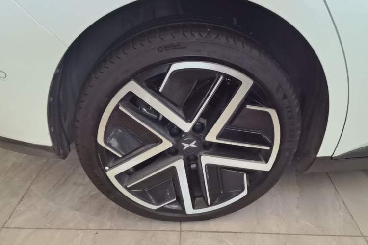 Used XPeng MONA M03 2025 600 with Ultra-Long Range Max Right Rear Wheel Hub