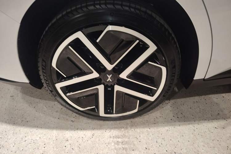 Used XPeng MONA M03 2025 600 with Ultra-Long Range Max Right Rear Wheel Hub