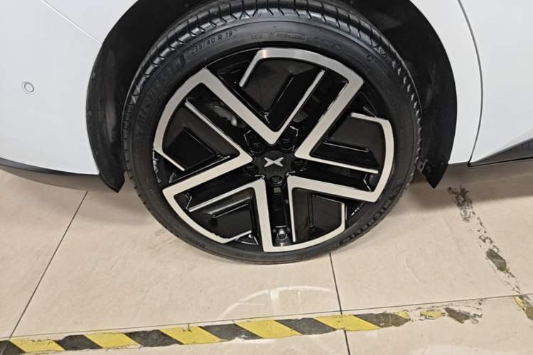 Used XPeng MONA M03 2025 600 with Ultra-Long Range Max Right Rear Wheel Hub