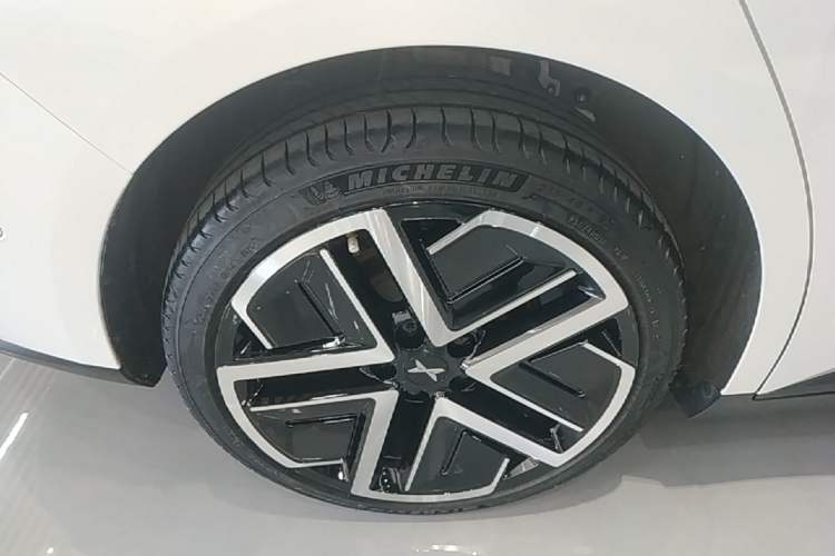 Used XPeng MONA M03 2025 600 with Ultra-Long Range Max Right Rear Wheel Hub