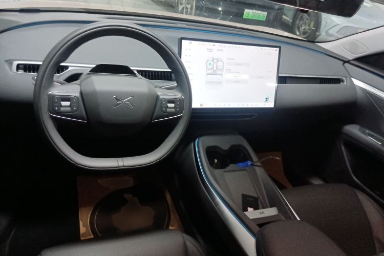 Used XPeng MONA M03 2025 600 with Ultra-Long Range Max Center Console