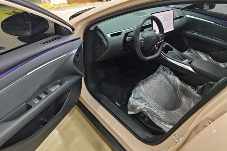 Used XPeng MONA M03 2025 600 with Ultra-Long Range Max Driver Seat