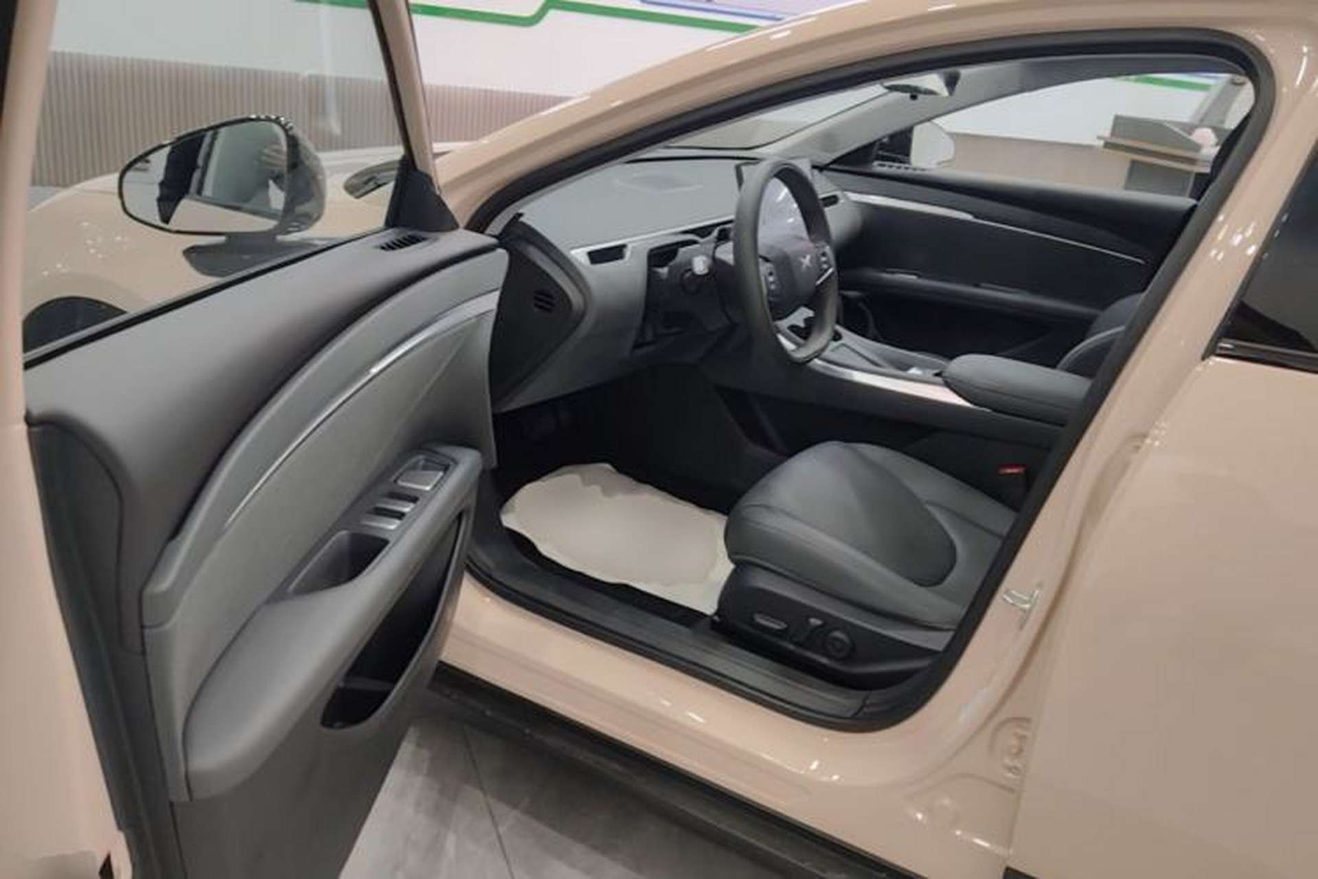 Used XPeng MONA M03 2025 600 with Ultra-Long Range Max Driver Seat
