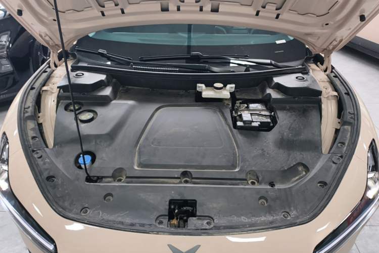 Used XPeng MONA M03 2025 600 with Ultra-Long Range Max Engine Bay