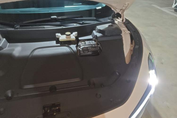 Used XPeng MONA M03 2025 600 with Ultra-Long Range Max Engine Bay Left