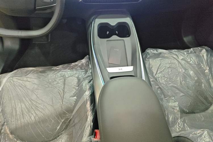 Used XPeng MONA M03 2025 600 with Ultra-Long Range Max Gear Lever