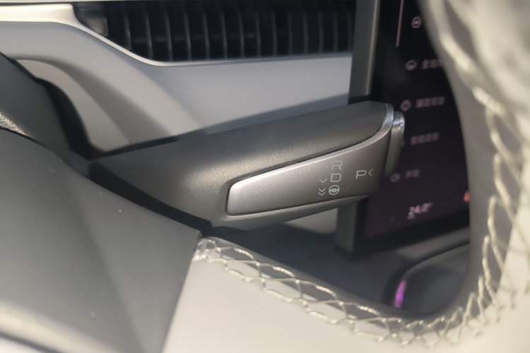 Used XPeng MONA M03 2025 600 with Ultra-Long Range Max Gear Lever