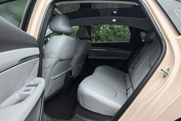 Used XPeng MONA M03 2025 502 Long-Range Max Interior 6