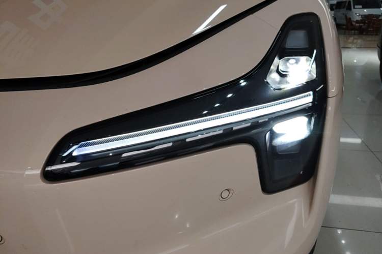 Used XPeng MONA M03 2025 600 with Ultra-Long Range Max Left Front Headlight