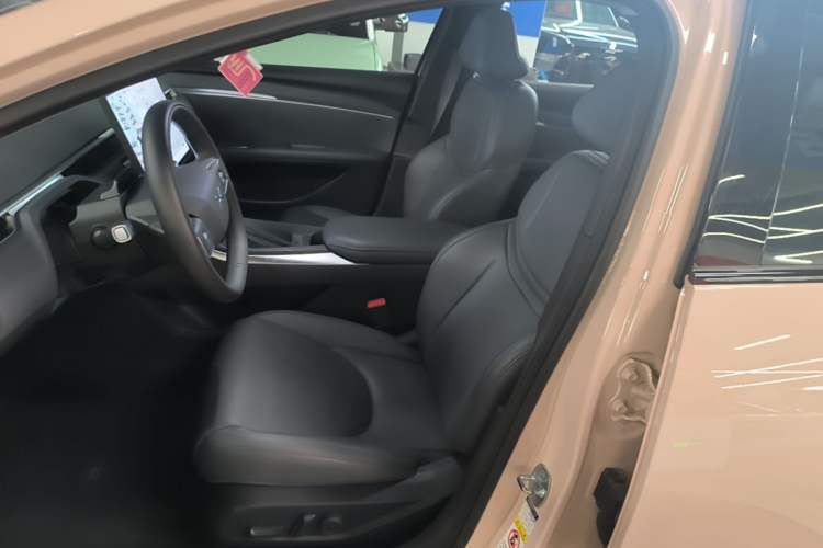 Used XPeng MONA M03 2025 600 with Ultra-Long Range Max Left Front Seat