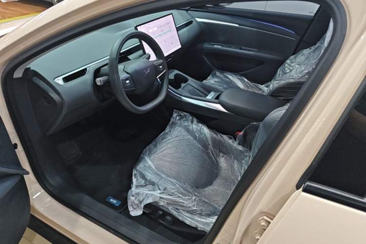 Used XPeng MONA M03 2025 600 with Ultra-Long Range Max Left Front Seat