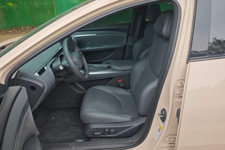 Used XPeng MONA M03 2025 600 with Ultra-Long Range Max Left Front Seat