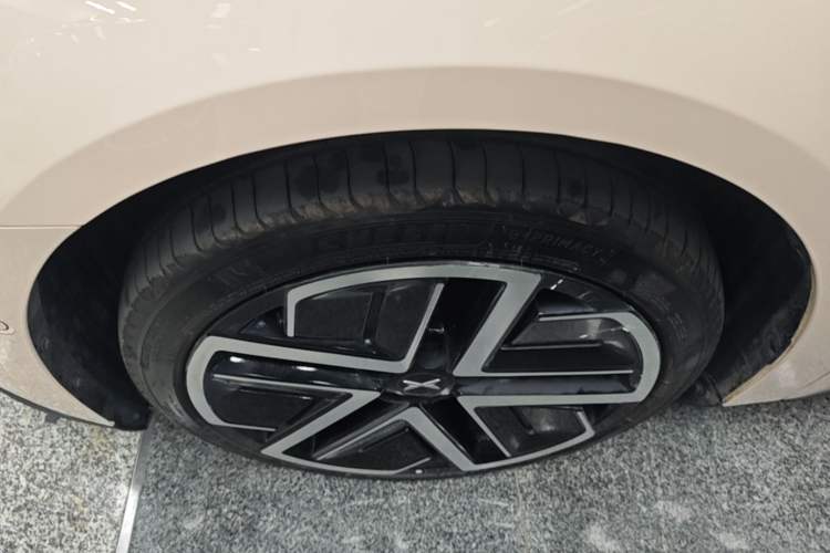 Used XPeng MONA M03 2025 600 with Ultra-Long Range Max Left Front Wheel Hub