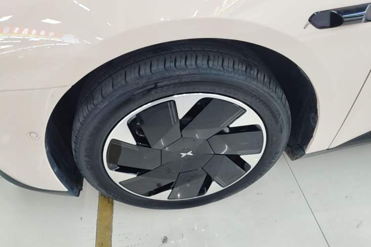 Used XPeng MONA M03 2025 600 with Ultra-Long Range Max Left Front Wheel Hub