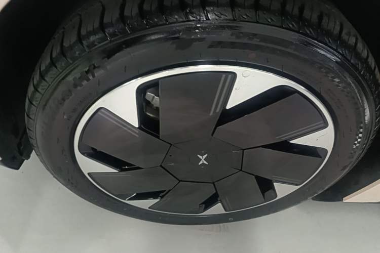 Used XPeng MONA M03 2025 600 with Ultra-Long Range Max Left Front Wheel Hub