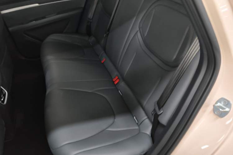 Used XPeng MONA M03 2025 600 with Ultra-Long Range Max Left Rear Seat
