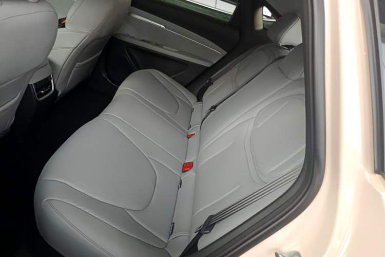 Used XPeng MONA M03 2025 600 with Ultra-Long Range Max Left Rear Seat