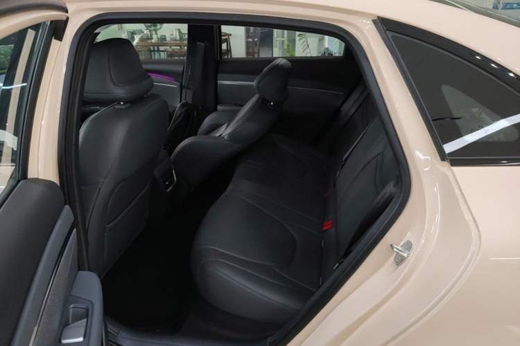 Used XPeng MONA M03 2025 600 with Ultra-Long Range Max Left Rear Seat