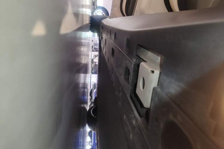 Used XPeng MONA M03 2025 600 with Ultra-Long Range Max Left Side Sill