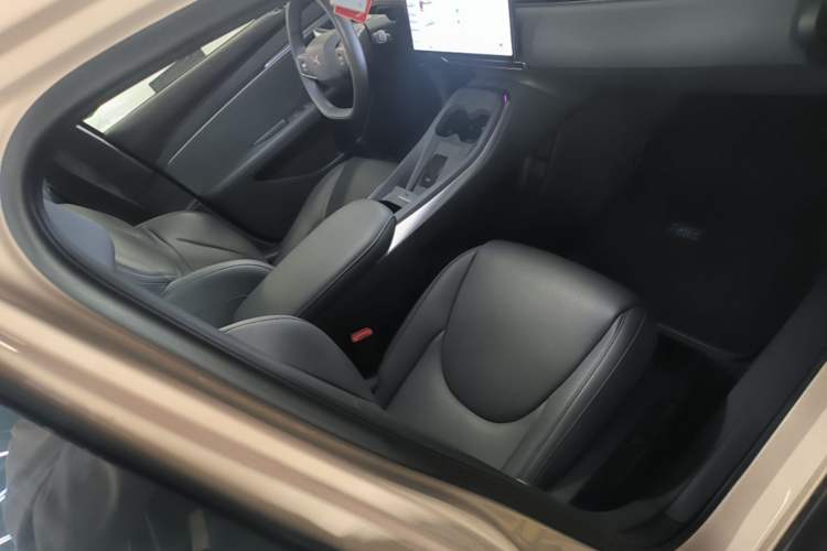 Used XPeng MONA M03 2025 600 with Ultra-Long Range Max Right Front Seat