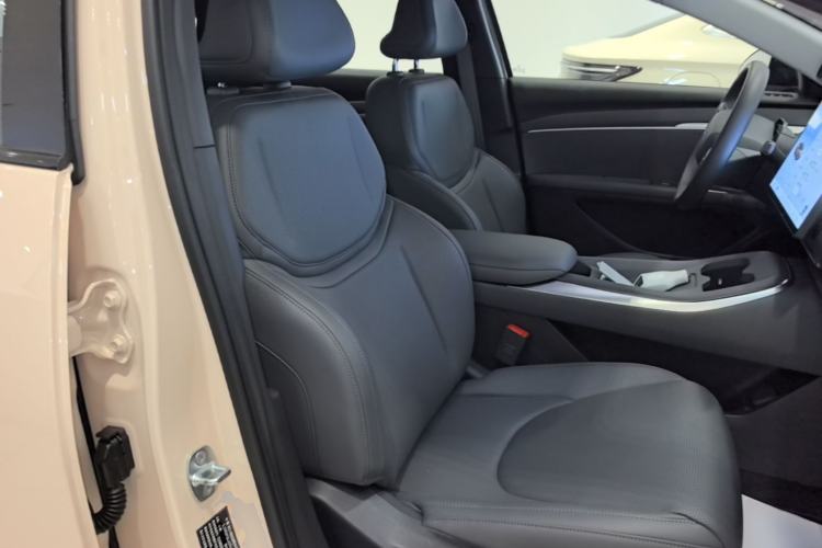 Used XPeng MONA M03 2025 600 with Ultra-Long Range Max Right Front Seat