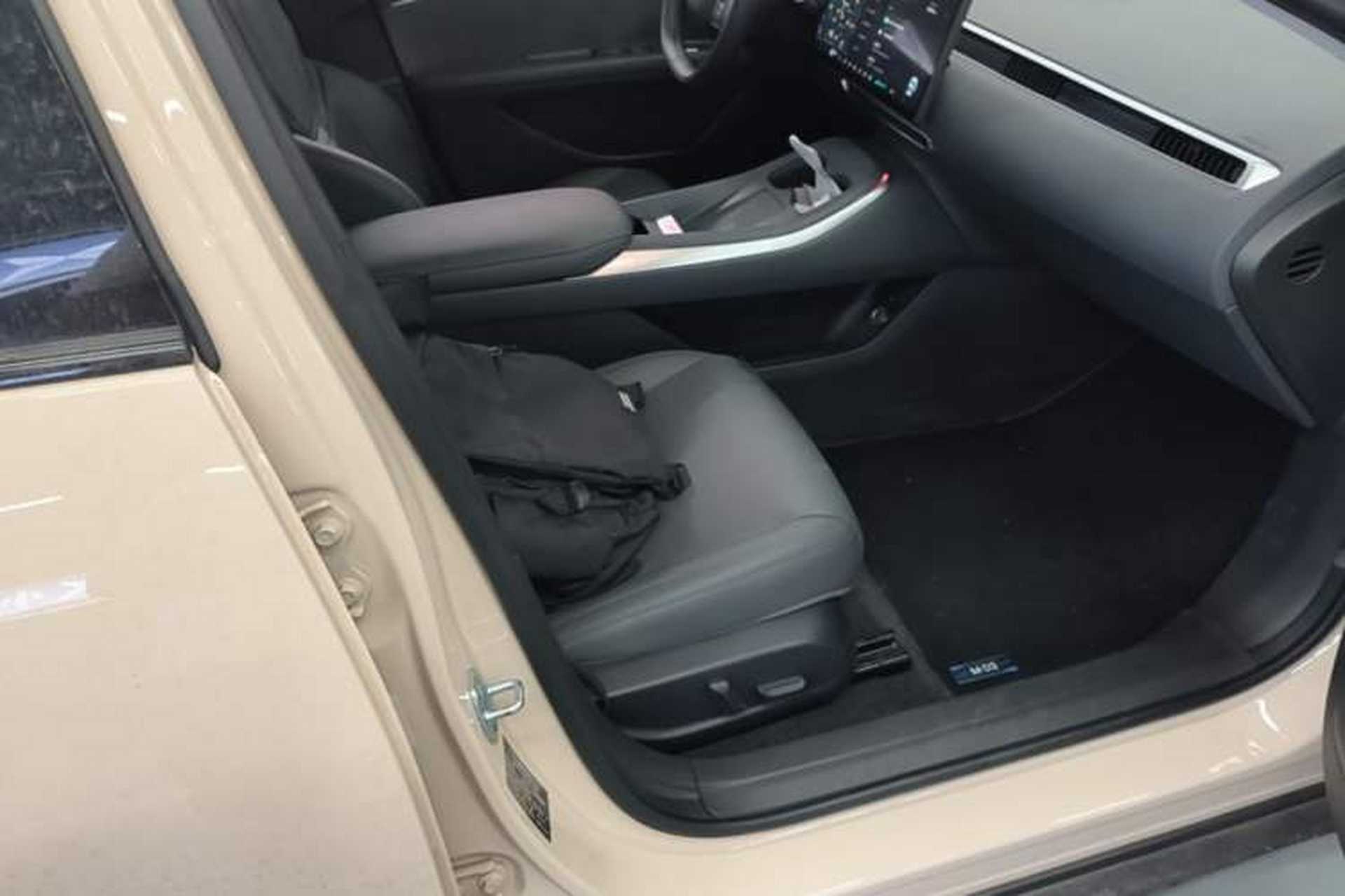Used XPeng MONA M03 2025 600 with Ultra-Long Range Max Right Front Seat
