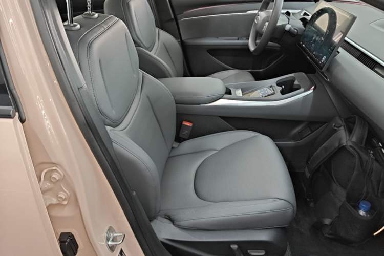 Used XPeng MONA M03 2025 600 with Ultra-Long Range Max Right Front Seat
