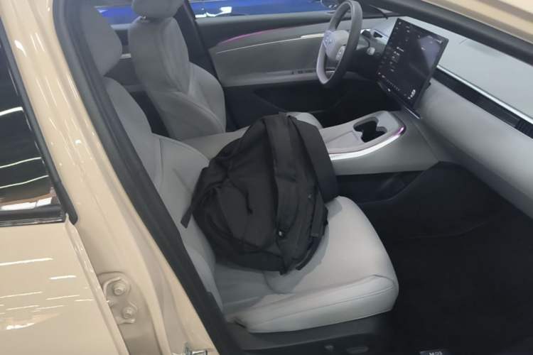 Used XPeng MONA M03 2025 600 with Ultra-Long Range Max Right Front Seat