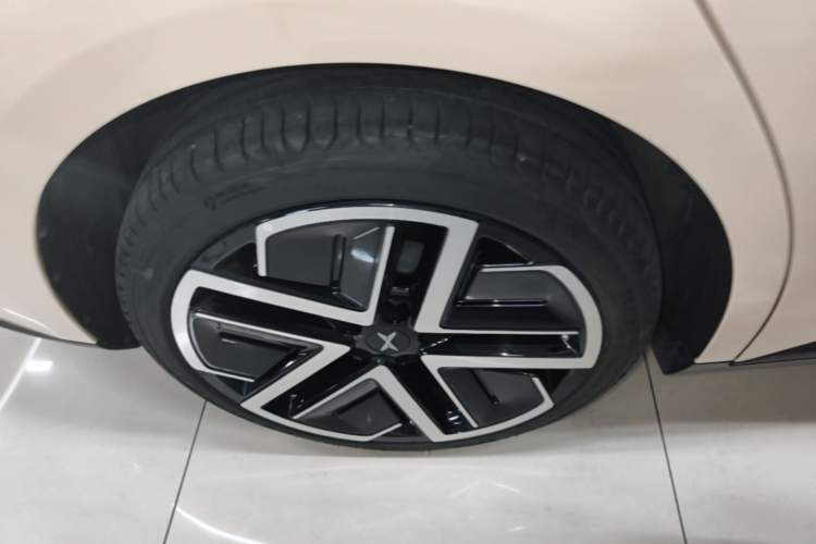 Used XPeng MONA M03 2025 600 with Ultra-Long Range Max Right Rear Wheel Hub