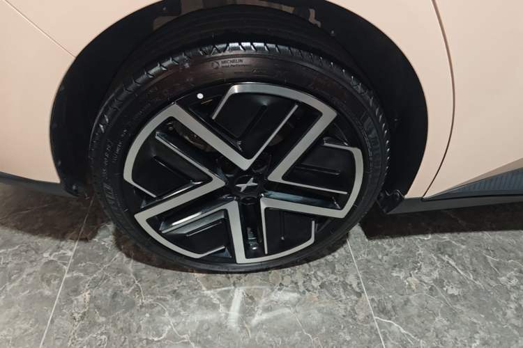 Used XPeng MONA M03 2025 600 with Ultra-Long Range Max Right Rear Wheel Hub