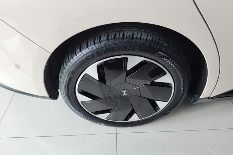 Used XPeng MONA M03 2025 600 with Ultra-Long Range Max Right Rear Wheel Hub
