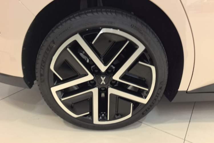 Used XPeng MONA M03 2025 600 with Ultra-Long Range Max Right Rear Wheel Hub