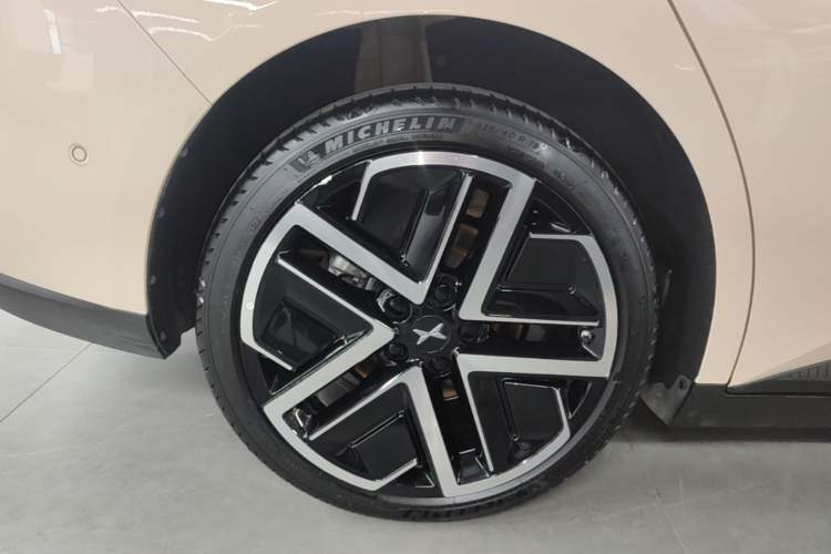 Used XPeng MONA M03 2025 600 with Ultra-Long Range Max Right Rear Wheel Hub