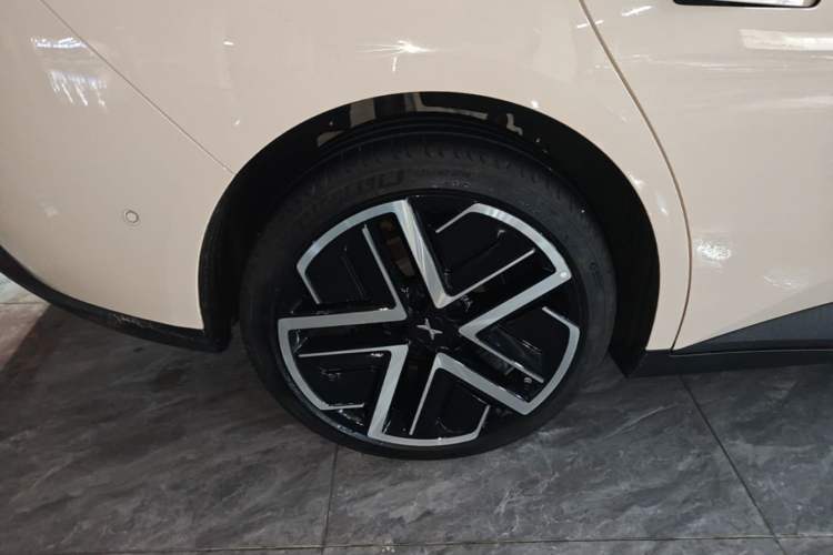 Used XPeng MONA M03 2025 600 with Ultra-Long Range Max Right Rear Wheel Hub