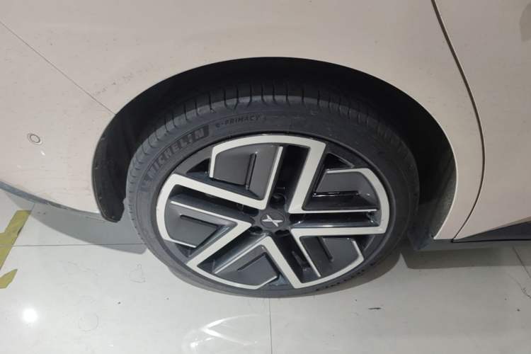 Used XPeng MONA M03 2025 600 with Ultra-Long Range Max Right Rear Wheel Hub