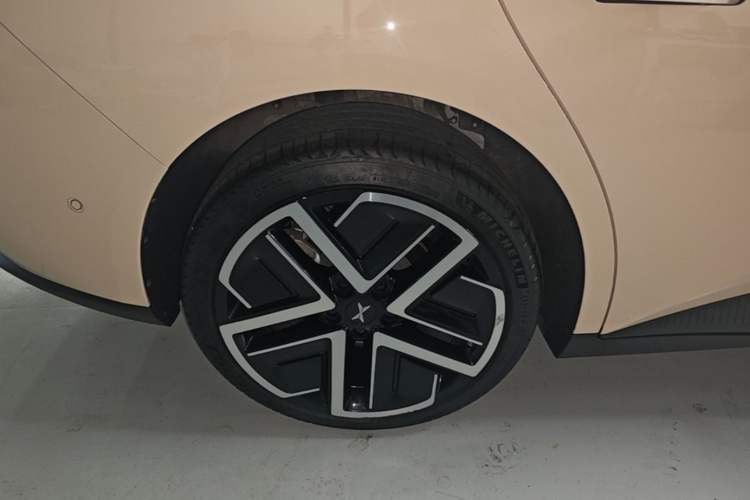 Used XPeng MONA M03 2025 600 with Ultra-Long Range Max Right Rear Wheel Hub