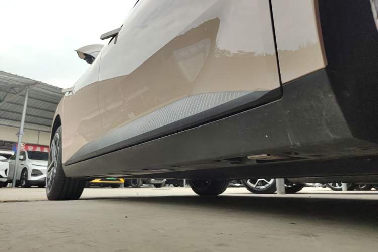 Used XPeng MONA M03 2025 600 with Ultra-Long Range Max Right Side Sill