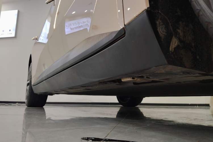 Used XPeng MONA M03 2025 600 with Ultra-Long Range Max Right Side Sill