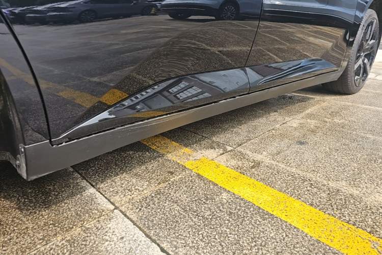 Used XPeng MONA M03 2026 Model, 610 Ultra-Long-Range Max Right Side Sill