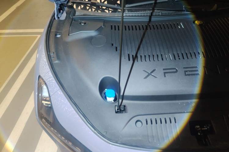 Used XPeng MONA M03 2026 Model, 610 Ultra-Long-Range Max Engine Bay Right