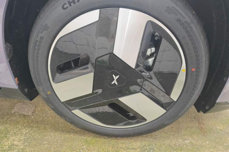Used XPeng MONA M03 2026 Model, 610 Ultra-Long-Range Max Right Front Wheel Hub