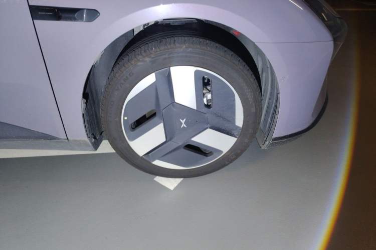 Used XPeng MONA M03 2026 Model, 610 Ultra-Long-Range Max Right Front Wheel Hub