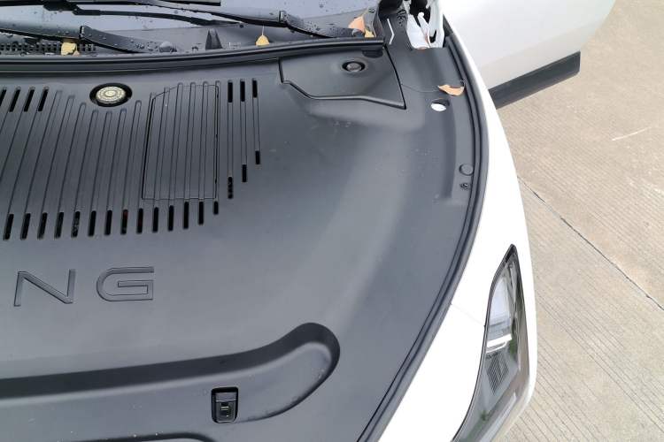 Used XPeng MONA M03 2026 Model, 610 Ultra-Long-Range Max Engine Bay Left
