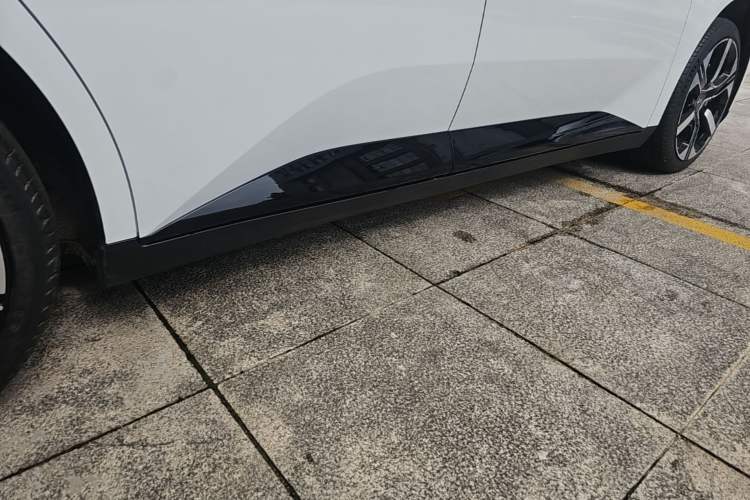 Used XPeng MONA M03 2026 Model, 610 Ultra-Long-Range Max Right Side Sill