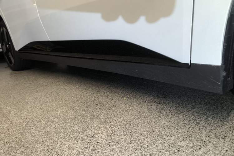 Used XPeng MONA M03 2026 Model, 510 Long-Range Max Right Side Sill