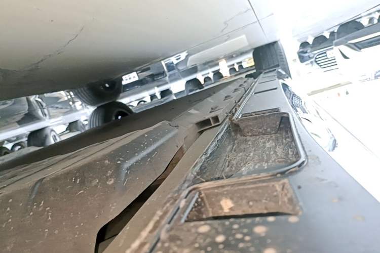 Used XPeng P5 2021 550E Right Side Sill